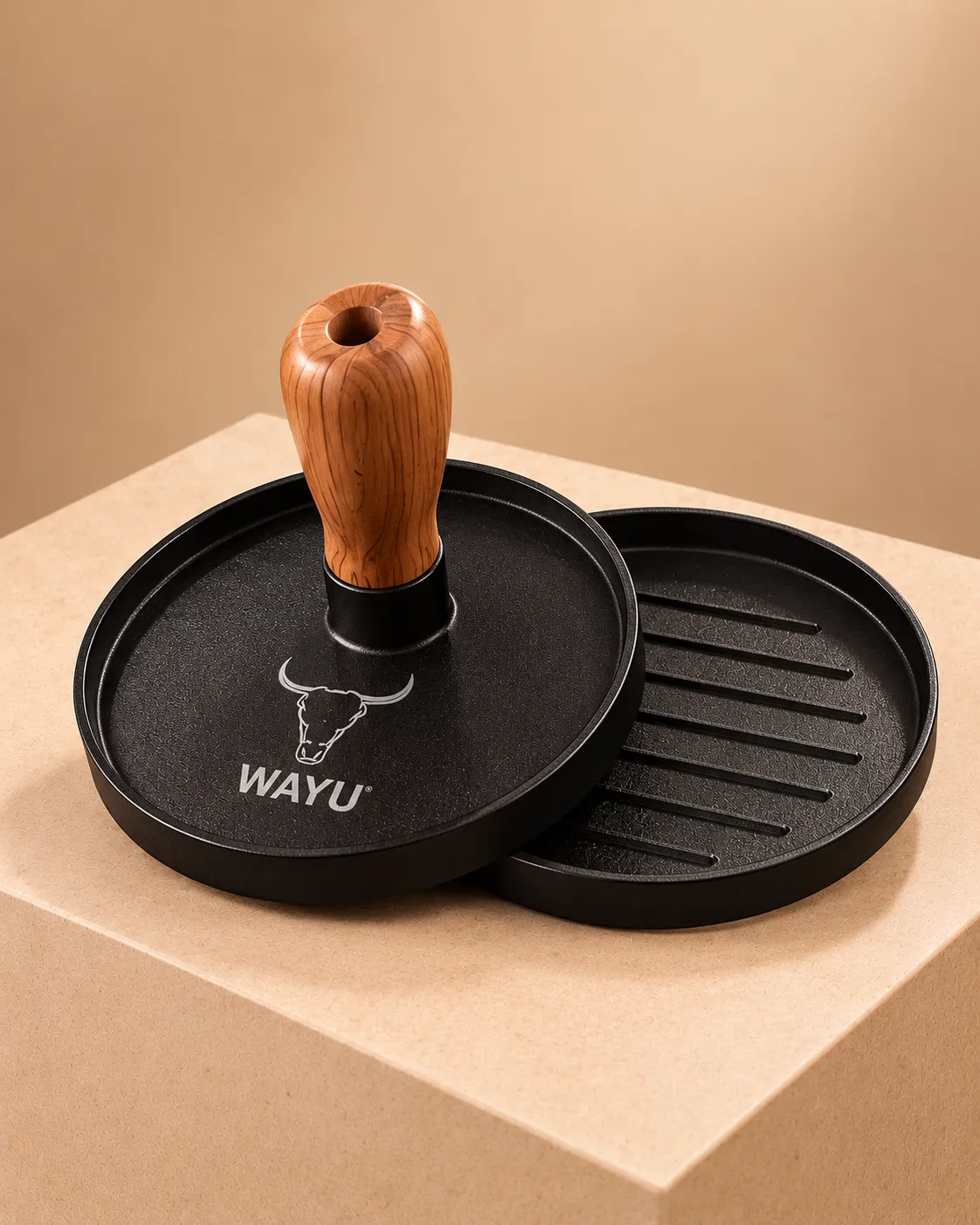 Prensa para hamburguesas WAYU incluido en el Baúl El Parrillón WAYU de BOXIA